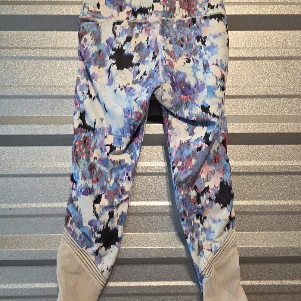 Fabletics Multicolor Patterned Leggings - Picture 4 of 4